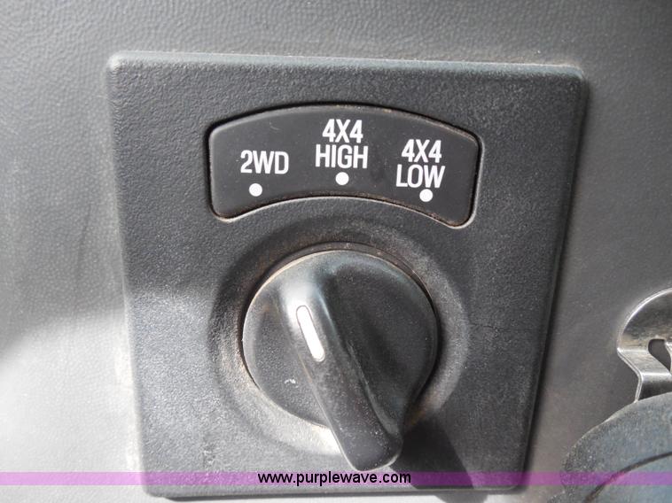 image for item F8793 2004 Ford F250 Super Duty Lariat Crew Cab pickup truck