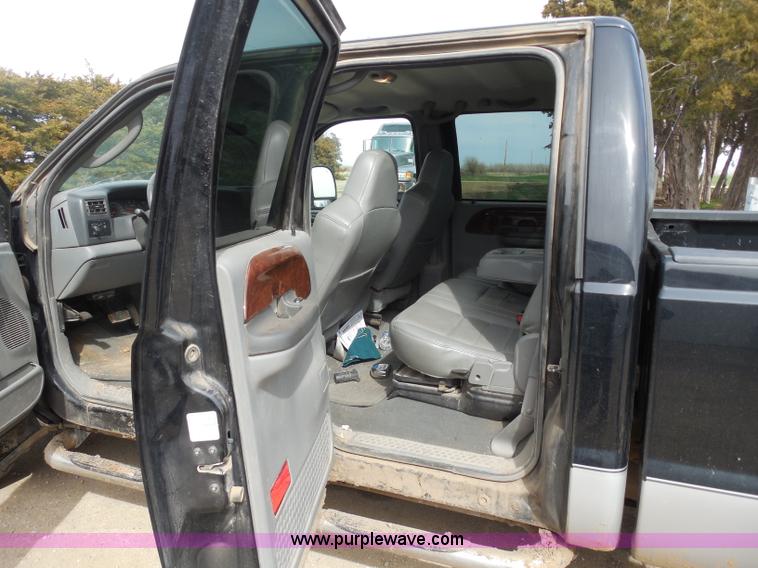 image for item F8793 2004 Ford F250 Super Duty Lariat Crew Cab pickup truck