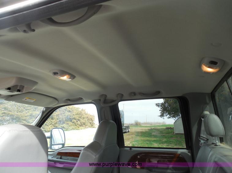 image for item F8793 2004 Ford F250 Super Duty Lariat Crew Cab pickup truck