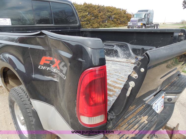 image for item F8793 2004 Ford F250 Super Duty Lariat Crew Cab pickup truck