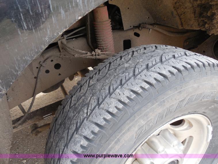 image for item F8793 2004 Ford F250 Super Duty Lariat Crew Cab pickup truck