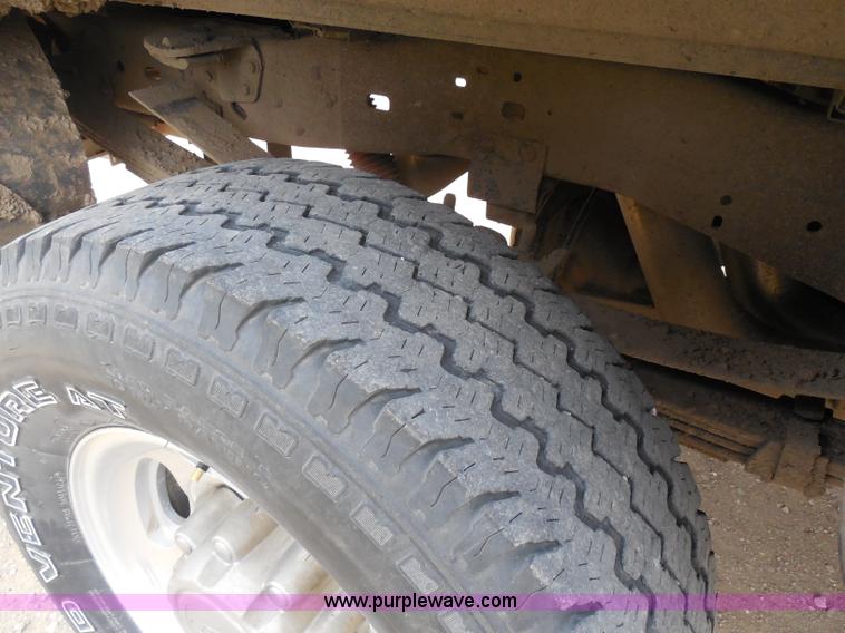 image for item F8793 2004 Ford F250 Super Duty Lariat Crew Cab pickup truck