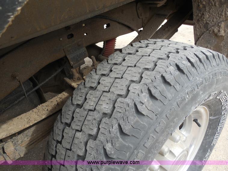 image for item F8793 2004 Ford F250 Super Duty Lariat Crew Cab pickup truck