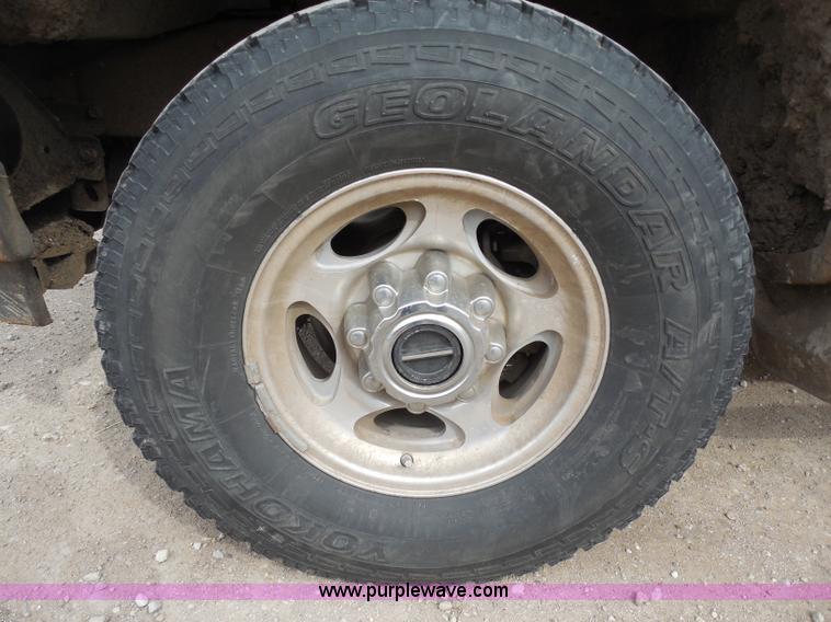 image for item F8793 2004 Ford F250 Super Duty Lariat Crew Cab pickup truck