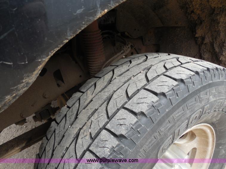 image for item F8793 2004 Ford F250 Super Duty Lariat Crew Cab pickup truck