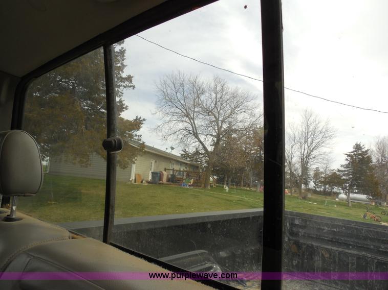 image for item F8793 2004 Ford F250 Super Duty Lariat Crew Cab pickup truck