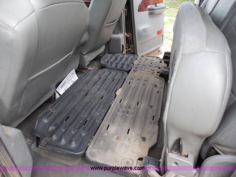 image for item F8793 2004 Ford F250 Super Duty Lariat Crew Cab pickup truck