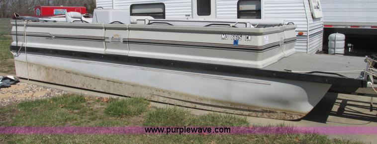 image for item G3072 1989 Ventura II limited edition 27' pontoon boat