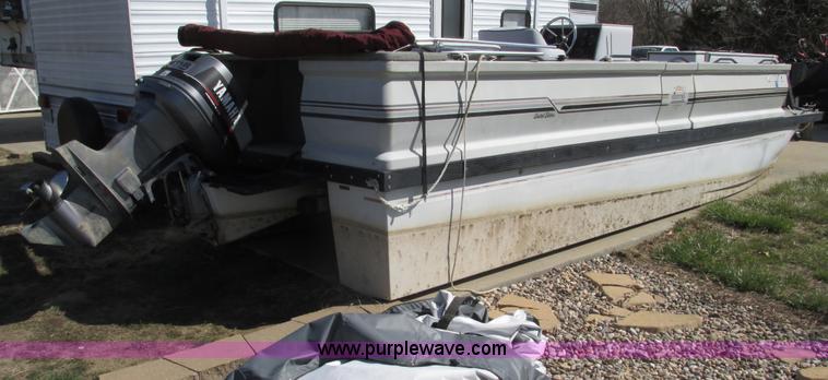 image for item G3072 1989 Ventura II limited edition 27' pontoon boat