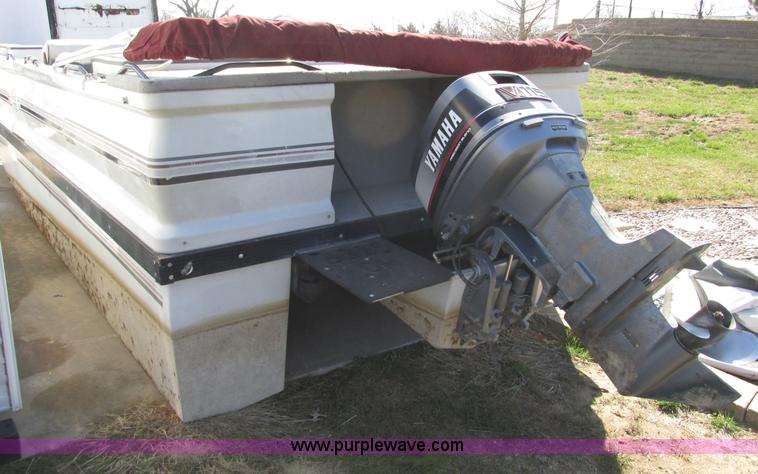 image for item G3072 1989 Ventura II limited edition 27' pontoon boat