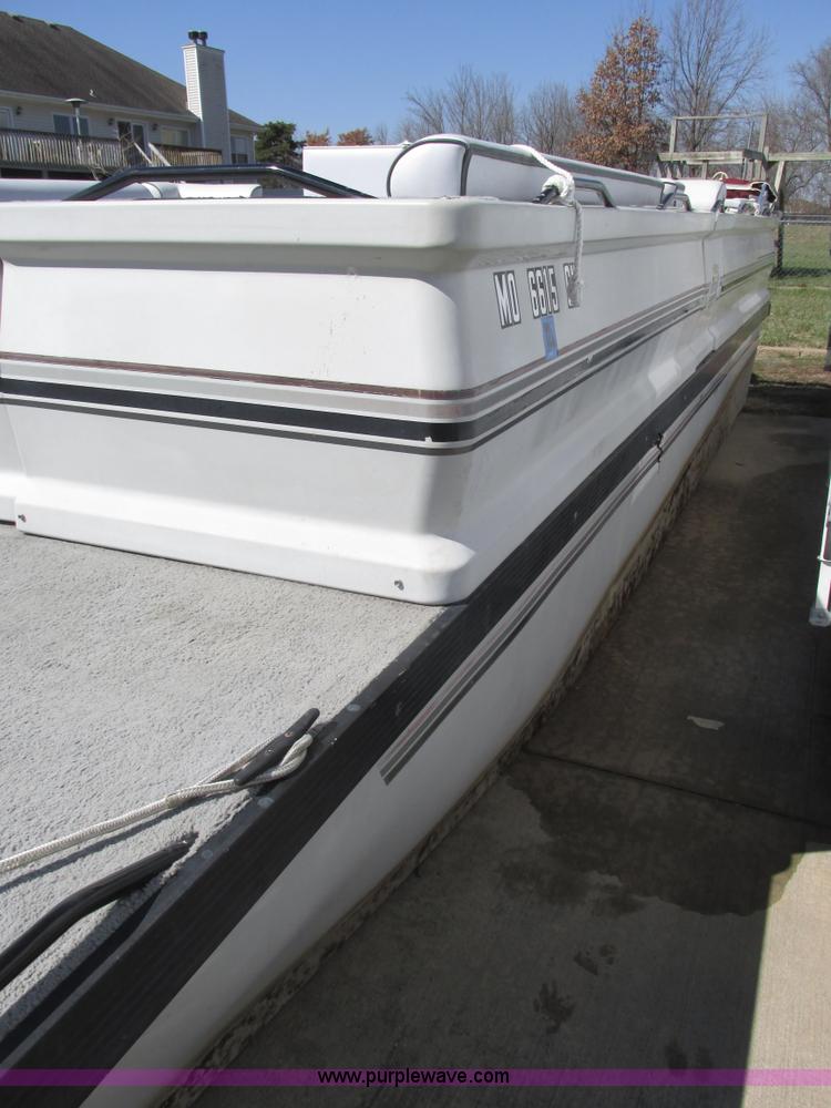 image for item G3072 1989 Ventura II limited edition 27' pontoon boat