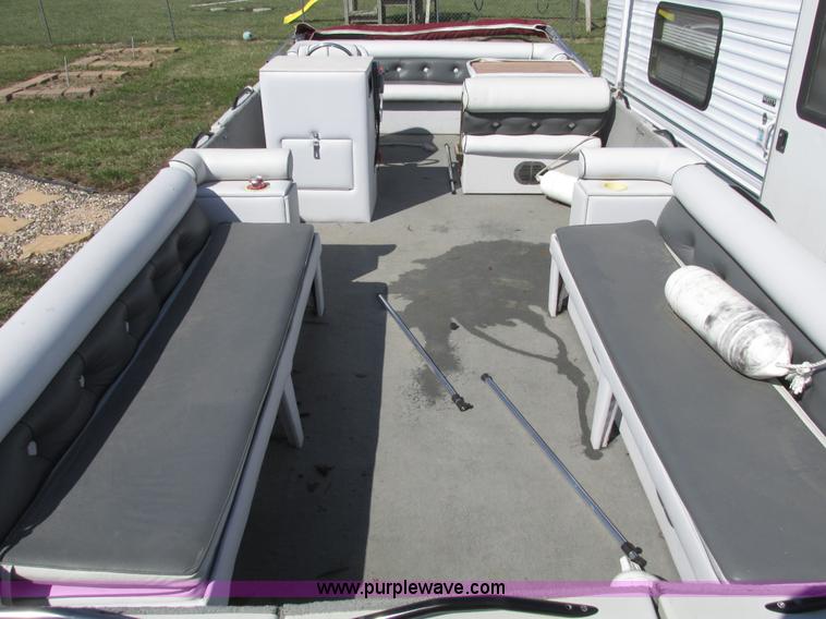 image for item G3072 1989 Ventura II limited edition 27' pontoon boat