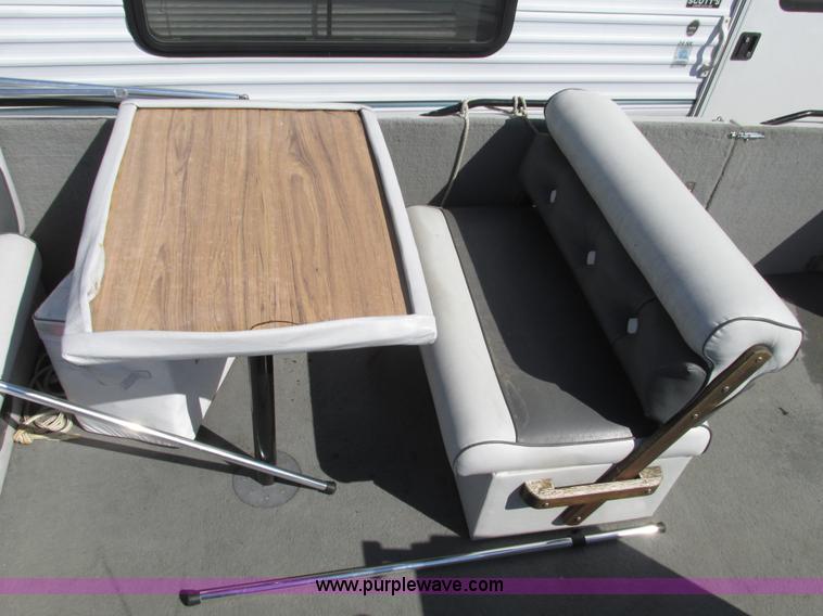 image for item G3072 1989 Ventura II limited edition 27' pontoon boat