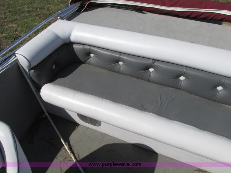 image for item G3072 1989 Ventura II limited edition 27' pontoon boat