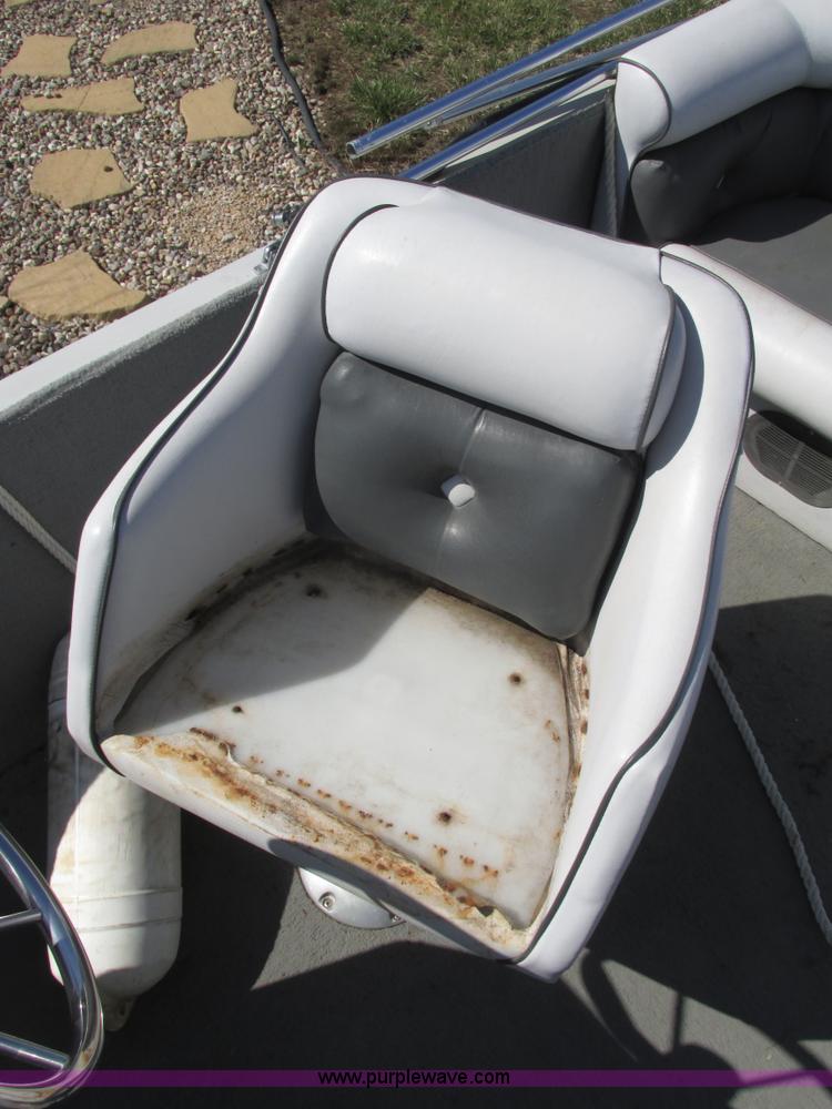 image for item G3072 1989 Ventura II limited edition 27' pontoon boat