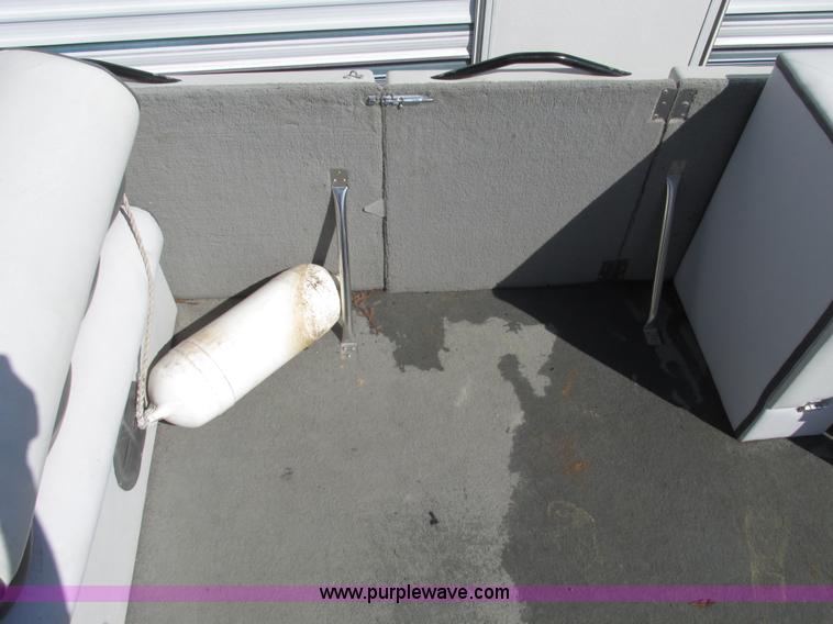 image for item G3072 1989 Ventura II limited edition 27' pontoon boat