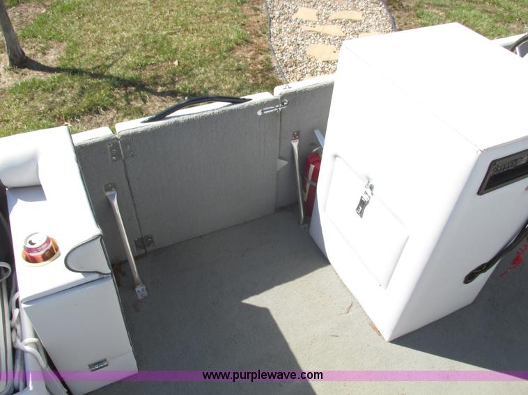 image for item G3072 1989 Ventura II limited edition 27' pontoon boat