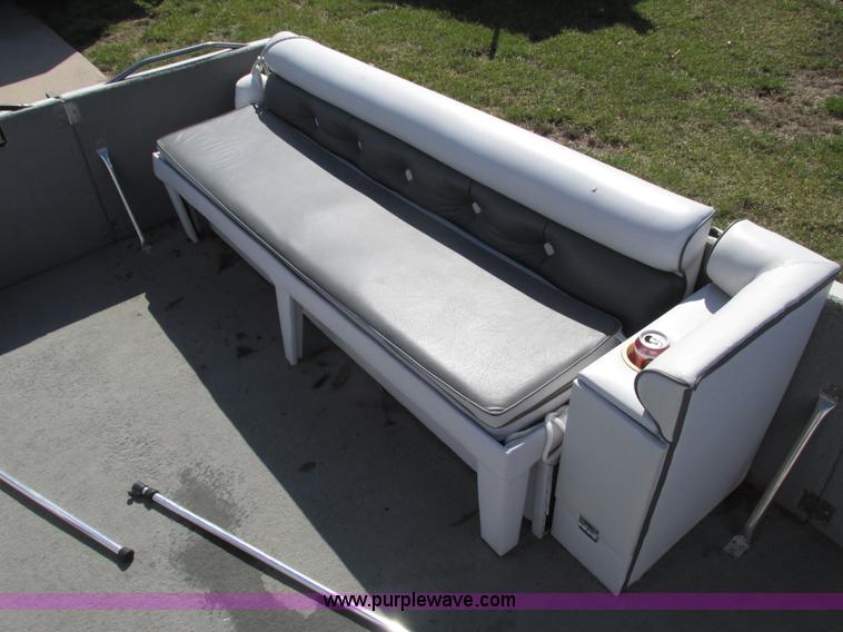 image for item G3072 1989 Ventura II limited edition 27' pontoon boat