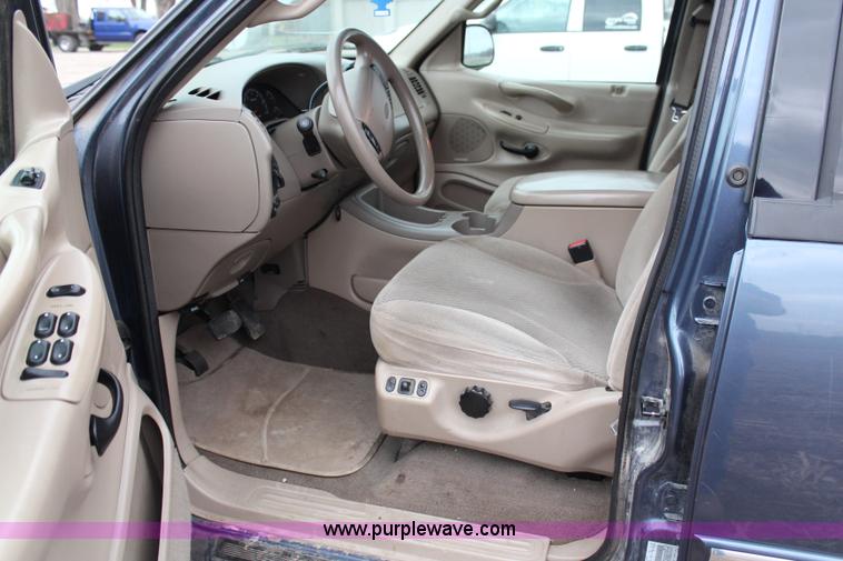 image for item G5106 2001 Ford Expedition XLT SUV