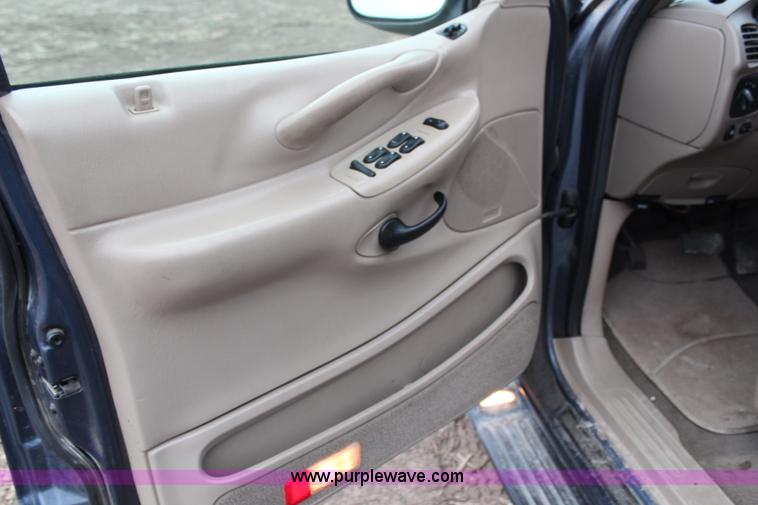 image for item G5106 2001 Ford Expedition XLT SUV