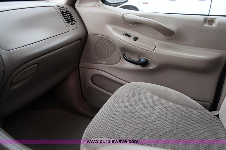 image for item G5106 2001 Ford Expedition XLT SUV