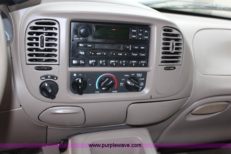 image for item G5106 2001 Ford Expedition XLT SUV