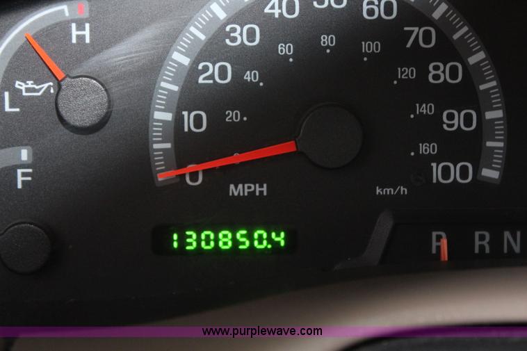 image for item G5106 2001 Ford Expedition XLT SUV