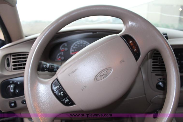 image for item G5106 2001 Ford Expedition XLT SUV