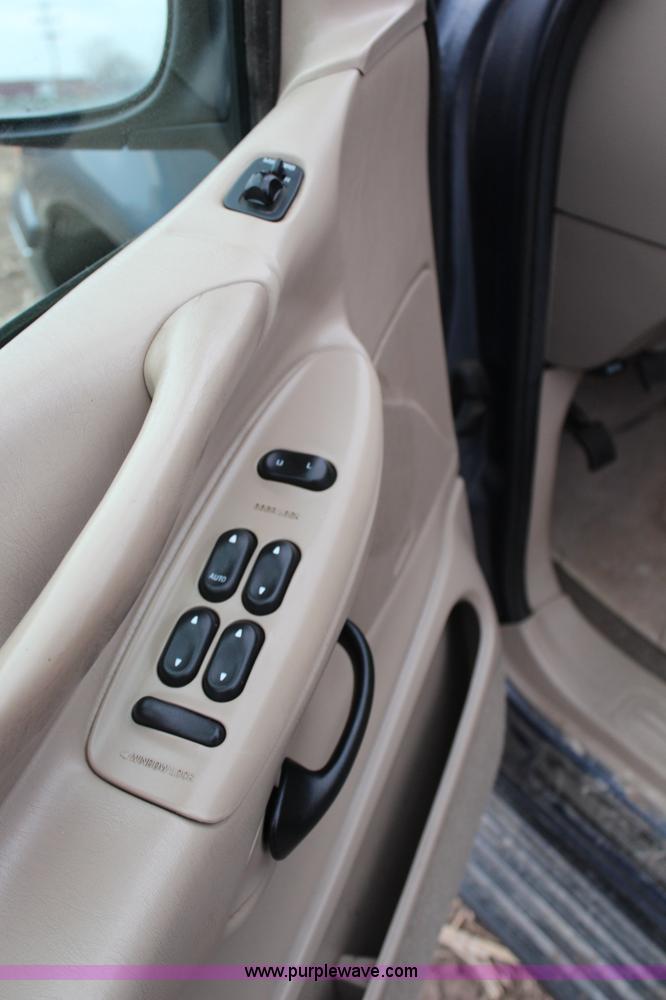 image for item G5106 2001 Ford Expedition XLT SUV