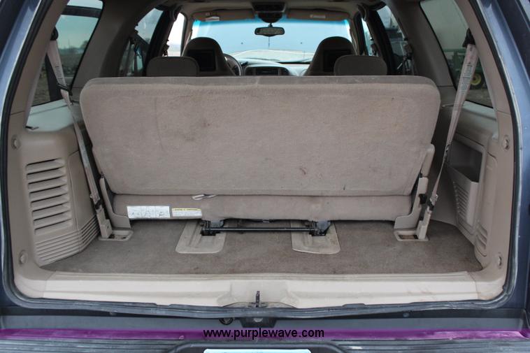 image for item G5106 2001 Ford Expedition XLT SUV