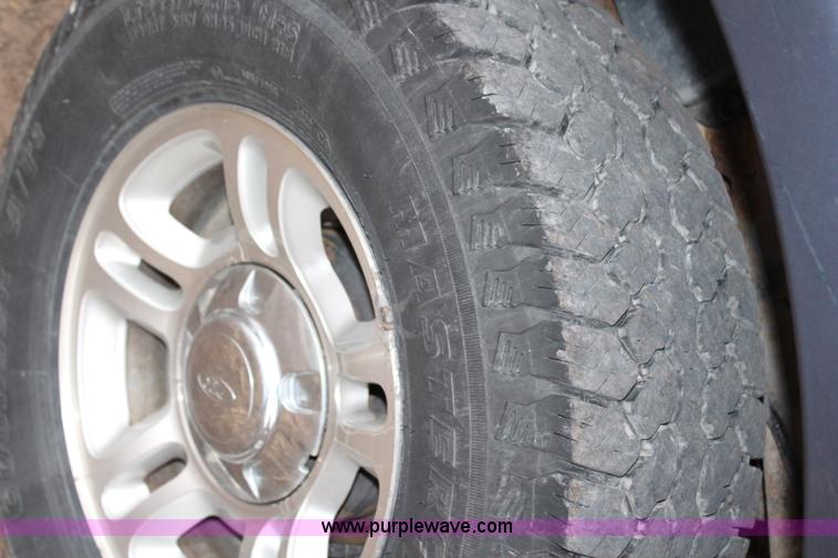 image for item G5106 2001 Ford Expedition XLT SUV