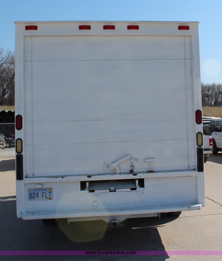 image for item G5400 1993 GMC G3500 Vandura box truck