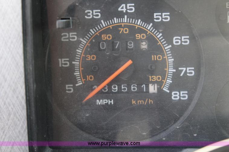 image for item G5400 1993 GMC G3500 Vandura box truck