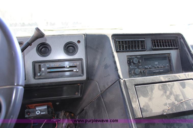image for item G5400 1993 GMC G3500 Vandura box truck