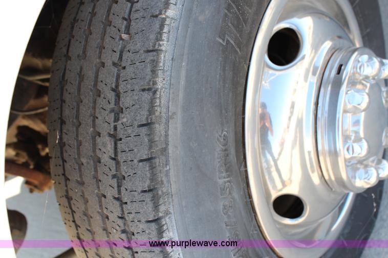 image for item G5400 1993 GMC G3500 Vandura box truck