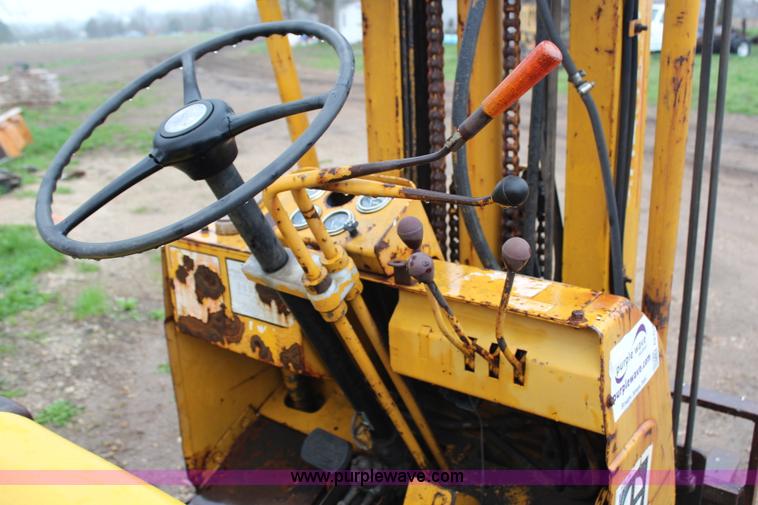 image for item G5433 Caterpillar Tow Motor 5025 forklift