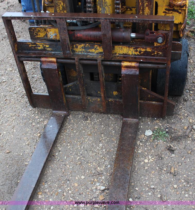 image for item G5433 Caterpillar Tow Motor 5025 forklift