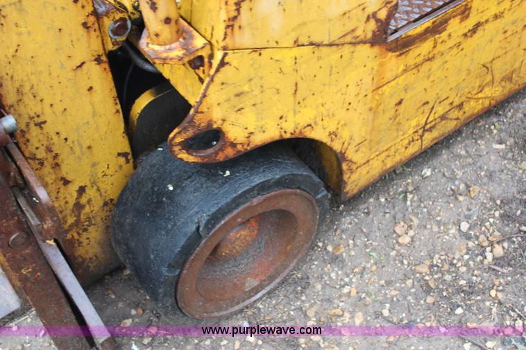 image for item G5433 Caterpillar Tow Motor 5025 forklift