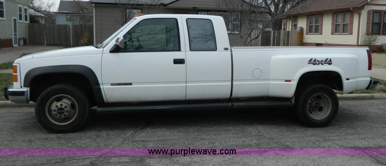 image for item G7824 1994 GMC Sierra 3500 pickup truck