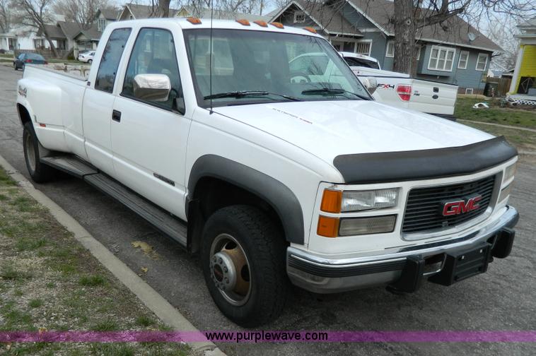 image for item G7824 1994 GMC Sierra 3500 pickup truck