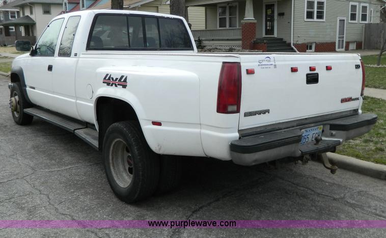 image for item G7824 1994 GMC Sierra 3500 pickup truck