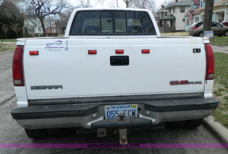 image for item G7824 1994 GMC Sierra 3500 pickup truck
