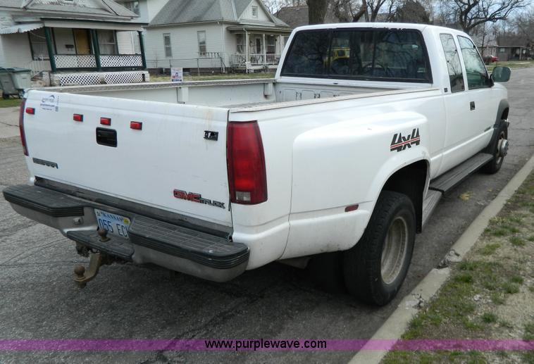 image for item G7824 1994 GMC Sierra 3500 pickup truck
