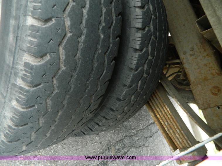 image for item G7824 1994 GMC Sierra 3500 pickup truck