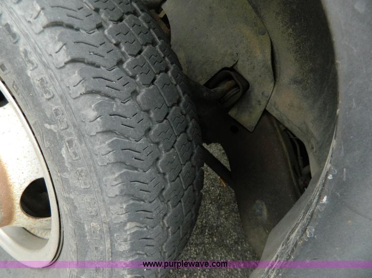 image for item G7824 1994 GMC Sierra 3500 pickup truck