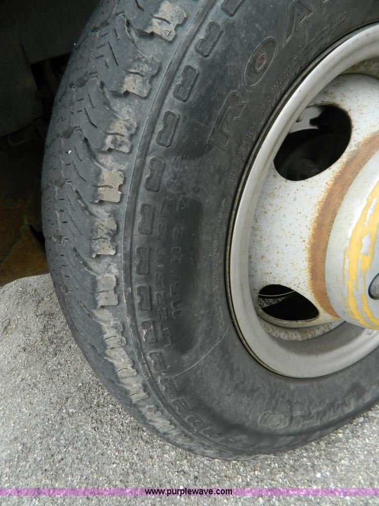 image for item G7824 1994 GMC Sierra 3500 pickup truck