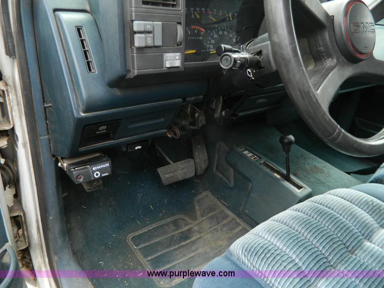 image for item G7824 1994 GMC Sierra 3500 pickup truck
