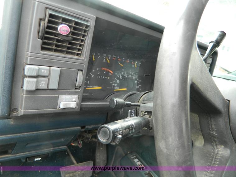 image for item G7824 1994 GMC Sierra 3500 pickup truck