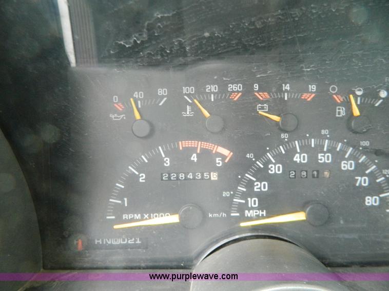 image for item G7824 1994 GMC Sierra 3500 pickup truck