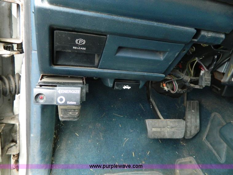 image for item G7824 1994 GMC Sierra 3500 pickup truck